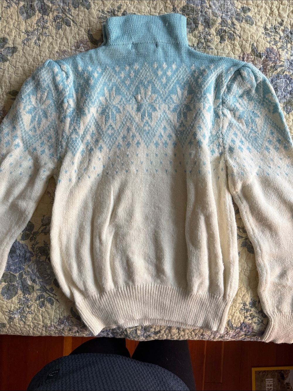 Vintage ( 80s) Blue and Cream Fair Isle Knit Sweater with pearl detail - Picture 7 of 9
